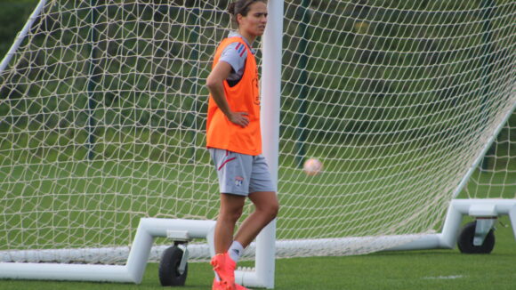 Dzsenifer Marozsan à l'entraînement de l'OL