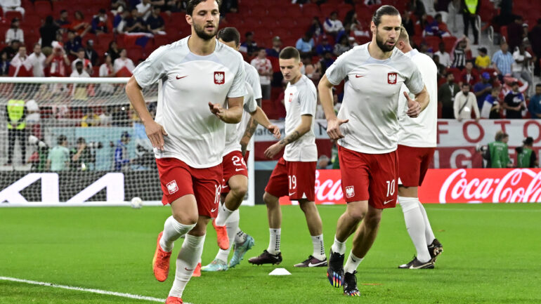 Bartosz Bereszynski à gauche avant Pologne - France à la Coupe du monde 2022