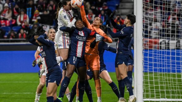 Sarah Bouhaddi lors d'OL - PSG