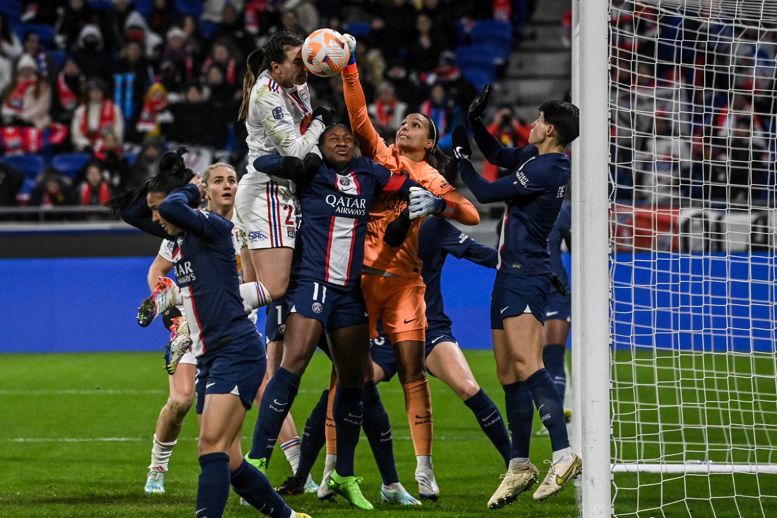 Sarah Bouhaddi lors d'OL - PSG