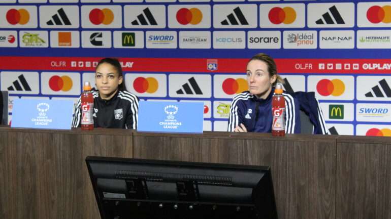 Sonia Bompastor et Delphine Cascarino en conférence de presse avant OL - Juve