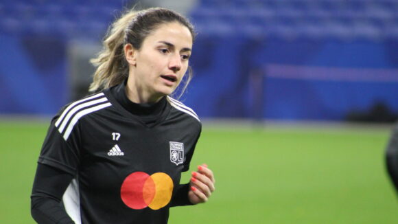 Daniëlle van de Donk à l'entraînement avant OL - Juve