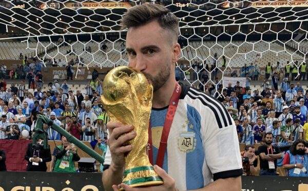 Tagliafico, campeón del mundo en 2022 con Argentina