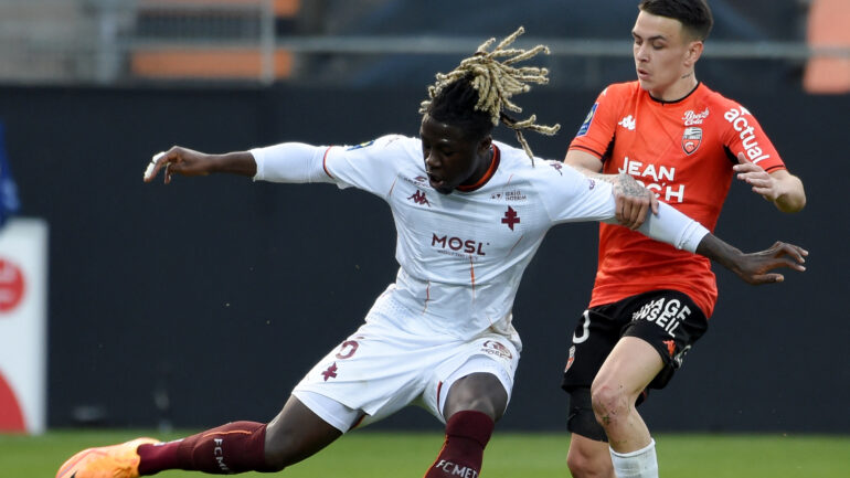 Kevin N'Doram (Metz) et Enzo Le Fee (Lorient) lors de la saison 2022-2023