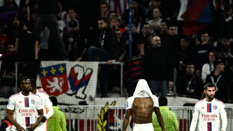 Les joueurs de l'OL après la défaite contre Clermont en Ligue 1