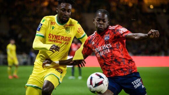 Castello Lukeba face à Evann Guessand lors de Nantes - OL