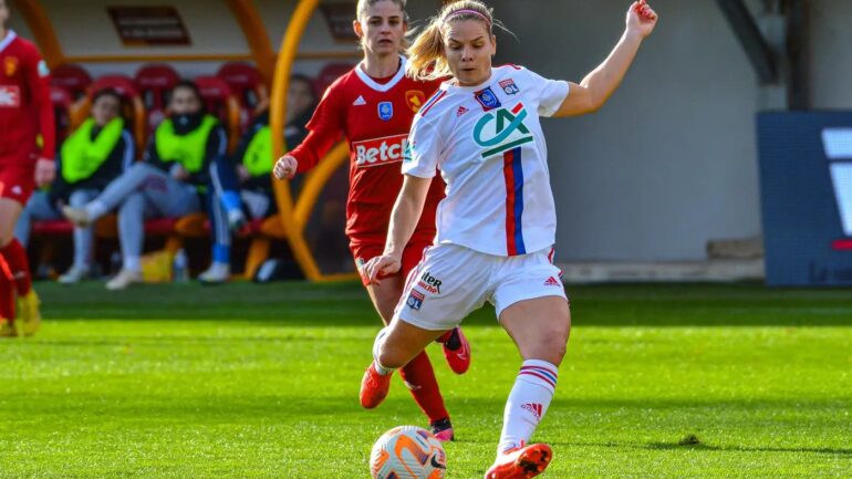 Eugénie Le Sommer lors de Rodez - OL en Coupe de France féminine