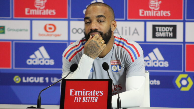 Alexandre Lacazette en conférence de presse