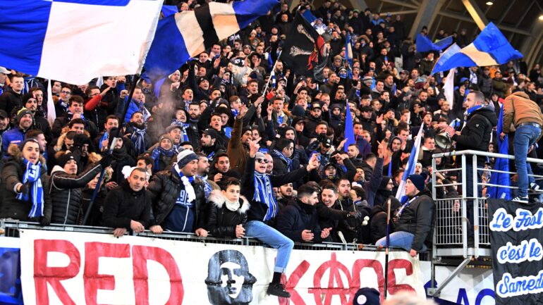 Le groupe de supporters de Grenoble, les Red Kaos