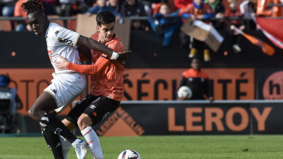 Batista Mendy (Angers) et Romain Faivre (Lorient)