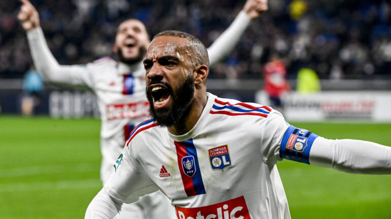 Alexandre Lacazette célèbre son but lors d'OL - Lille