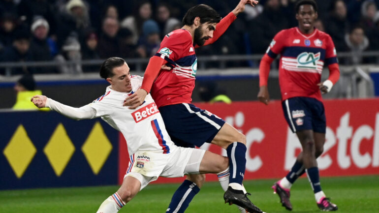 Maxence Caqueret (OL) et André Gomez (Lille)