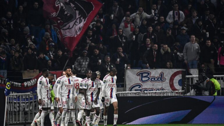 Les joueurs de l'OL lors du match contre Lens en février 2023