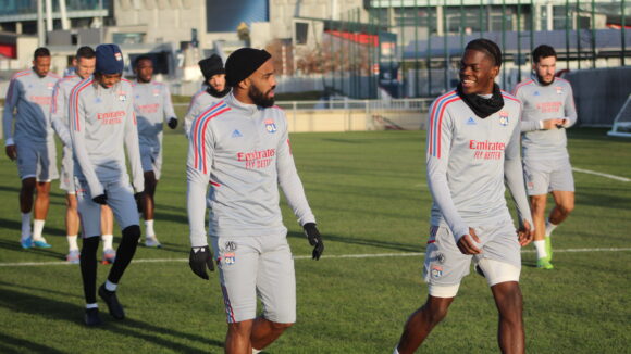 Alexandre Lacazette et Castello Lukeba à l'entraînement de l'OL