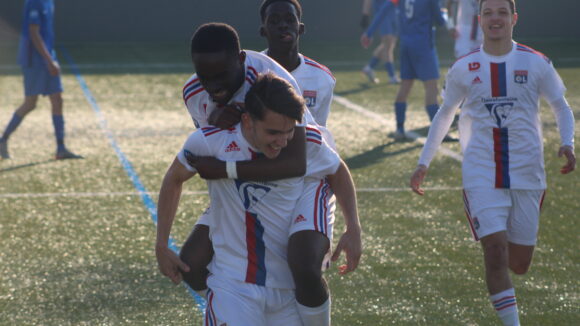 La joie des U17 après un but lors d'OL - FBBP01