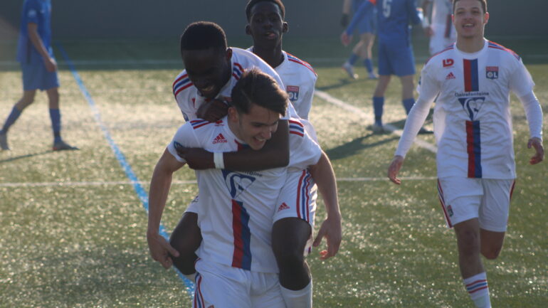 La joie des U17 après un but lors d'OL - FBBP01