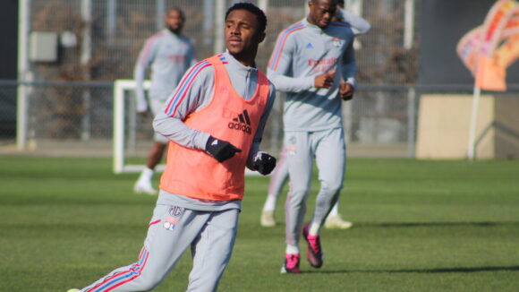 Jeffinho lors de l'entraînement de l'OL