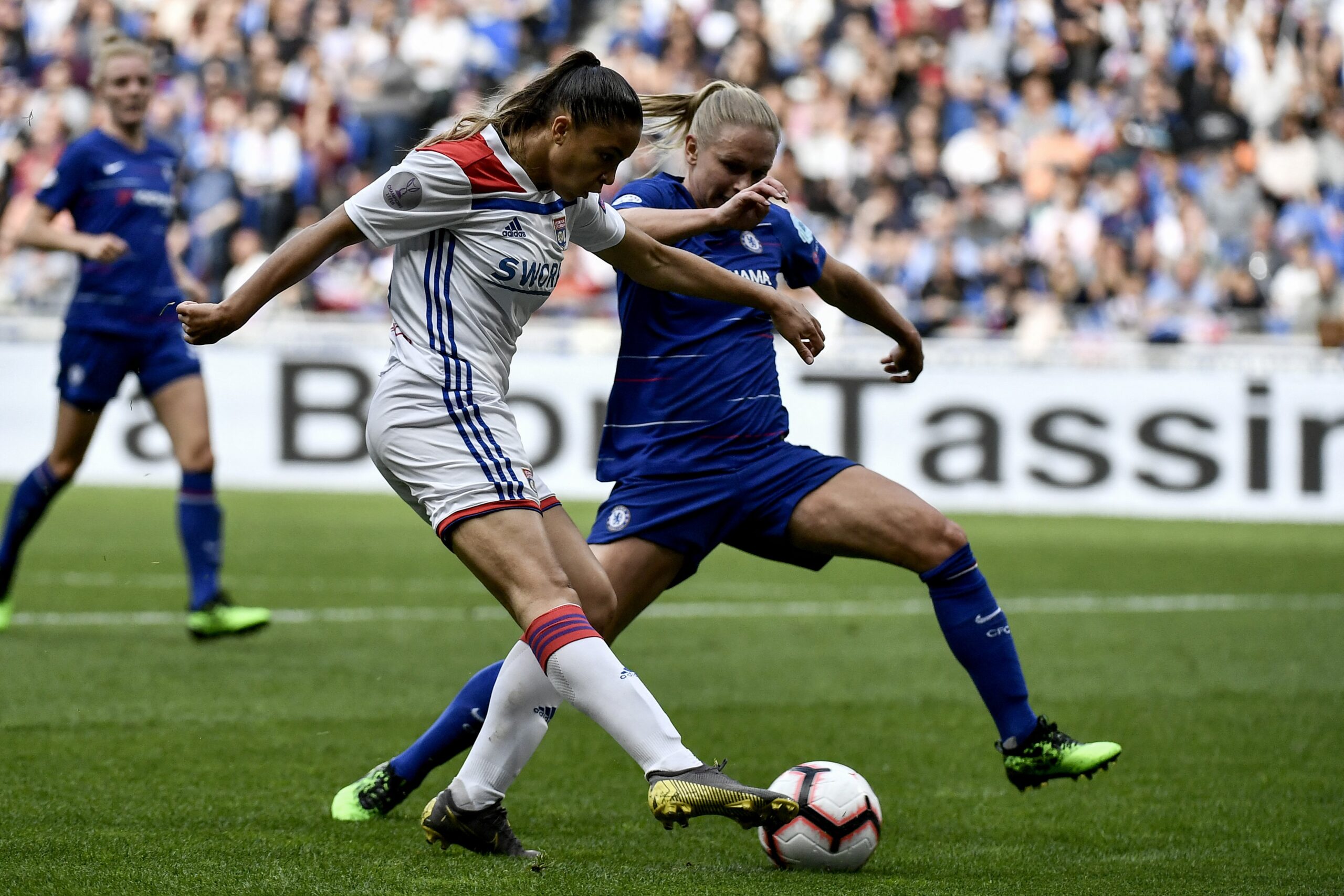 Cascarino lors d'OL - Chelsea