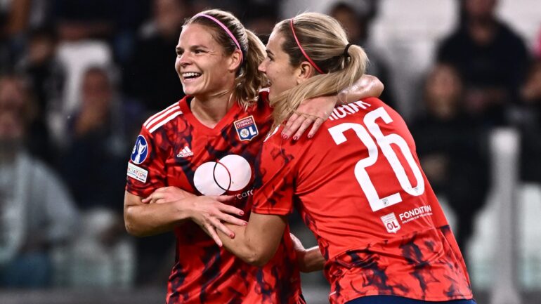 Eugénie Le Sommer et Lindsey Horan lors du match Juventus - OL