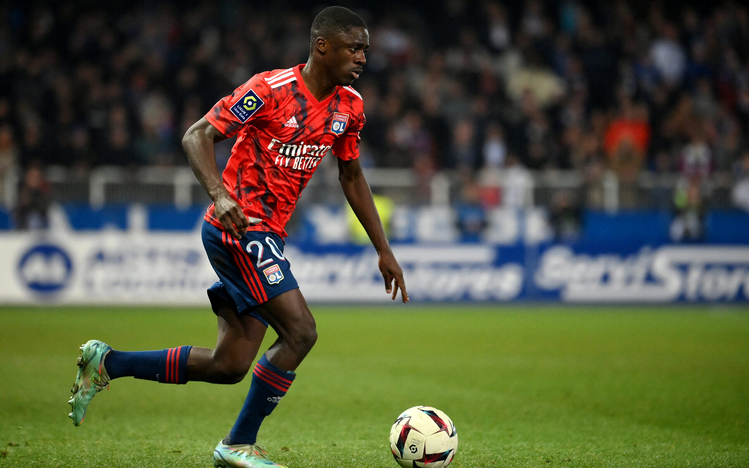 Saël Kumbedi, latéral droit de l'OL