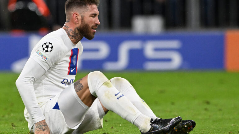 Sergio Ramos touché lors du match de Ligue des champions entre le Bayern Munich et le PSG