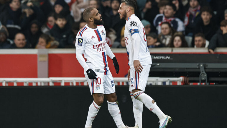 Alexandre Lacazette avec Corentin Tolisso après l'un de ses buts lors de Lille - OL