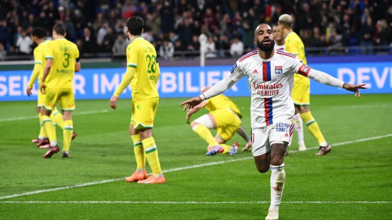 Alexandre Lacazette, auteur de son 150e but avec l'OL contre Nantes