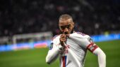 Alexandre Lacazette célébrant son 150e but avec l'OL contre Nantes