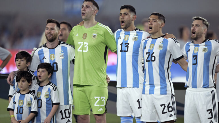 Nicolas Tagliafico avec notamment Lionel Messi lors d'Argentine - Panama