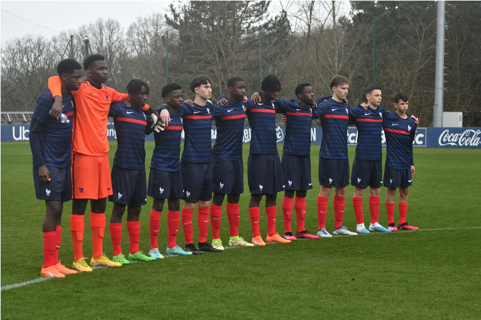 Khalis Merah (1er en partant de la droite) lors de sa première sélection avec l'équipe de France U16