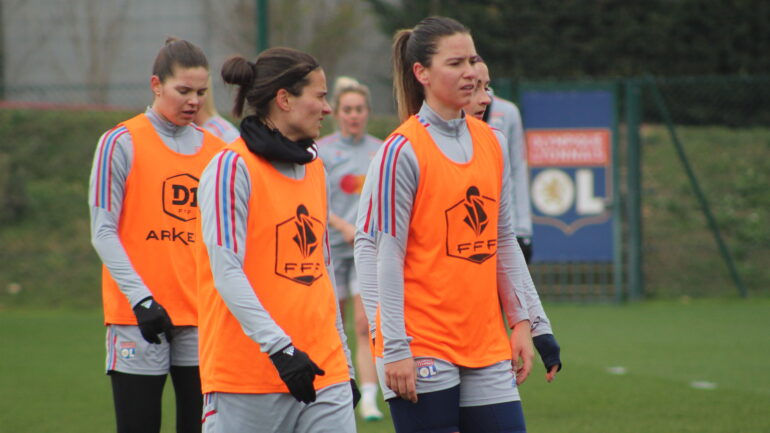 Damaris Egurrola et Dzsenifer Marozsan à l'entraînement