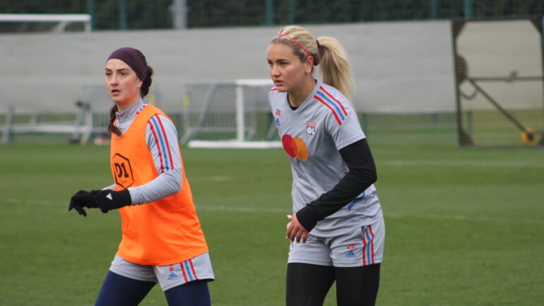 Sara Däbritz et Lindsey Horan à l'entraînement de l'OL