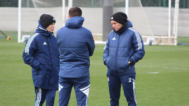 Le staff de l'OL avec Sonia Bompastor et Camille Abily