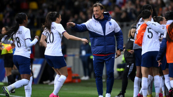 Hervé Renard et Delphine Cascarino lors de France - Canada