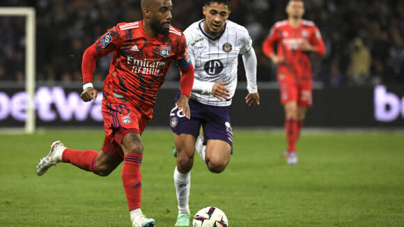 Alexandre Lacazette pendant le match Toulouse - OL