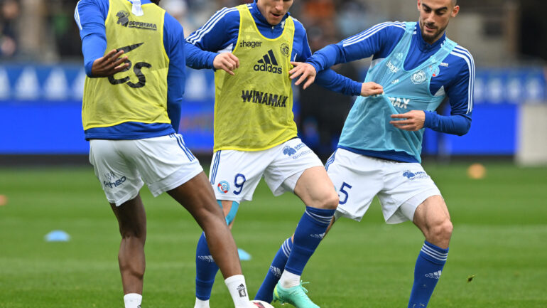 Lucas Perrin avec Kevin Gameiro lors d'un échauffement de Strasbourg