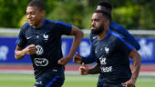 Kylian Mbappé et Alexandre Lacazette à l'entraînement de l'équipe de France en juin 2017