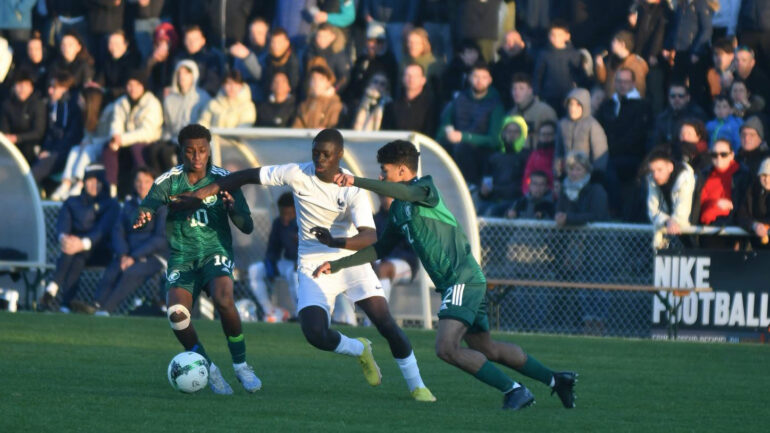 Enzo Molebe (OL) avec l'équipe de France U16 au tournoi de Montaigu