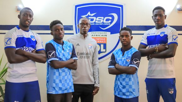 Ibrahima Fall (à gauche) et Moussa Kanté (au milieu à droite) parmi les quatre joueurs du Dakar Sacré Cœur en stage à l'OL