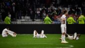 Cruelle désillusion pour les joueurs de l'OL défait contre l'OM (1-2)