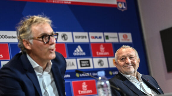 Jean-Michel Aulas tout sourire au moment de l'arrivée de Laurent Blanc à l'OL