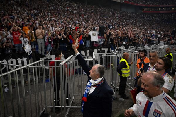 Jean-Michel Aulas lors de son tour d'honneur au Parc OL