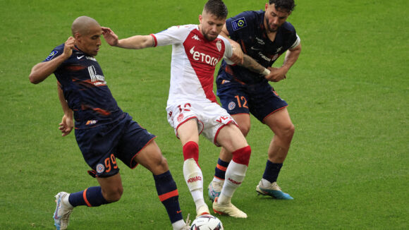 Wahbi Khazri et Jordan Ferri (Montpellier) face à Caio Henrique (Monaco) (Photo by Valery HACHE / AFP)