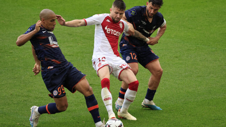 Wahbi Khazri et Jordan Ferri (Montpellier) face à Caio Henrique (Monaco) (Photo by Valery HACHE / AFP)