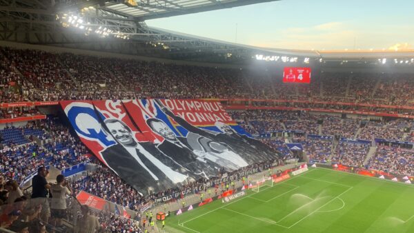 Le tifo des Bad Gones au début du match