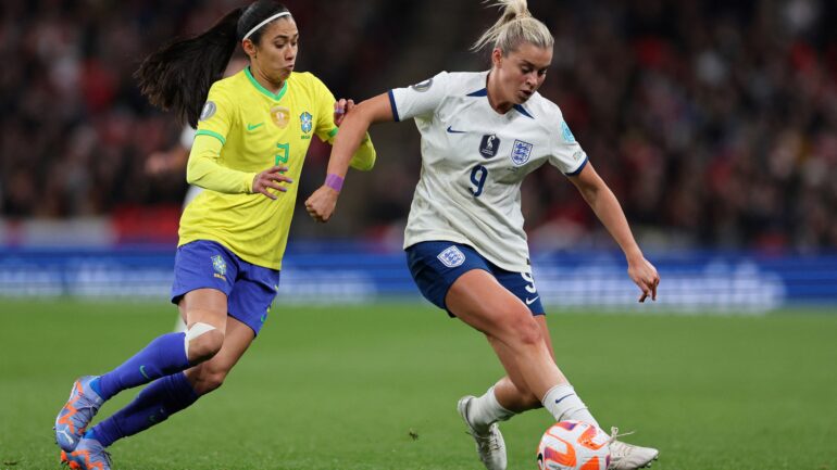 Alessia Russo avec l'Angleterre contre le Brésil