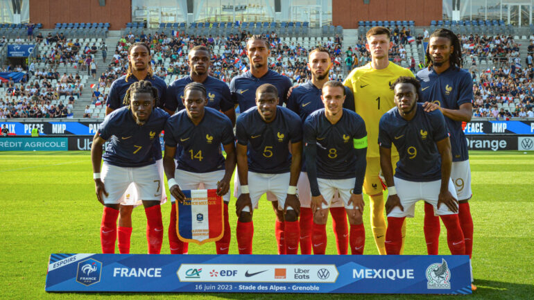 L'équipe de France Espoirs contre le Mexique avec Caqueret capitaine