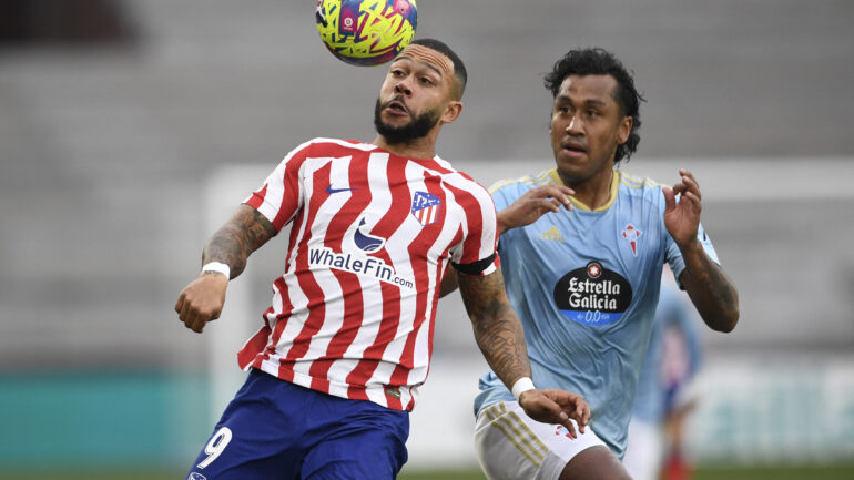 Renato Tapia au duel avec Memphis lors de Celta - Atlético