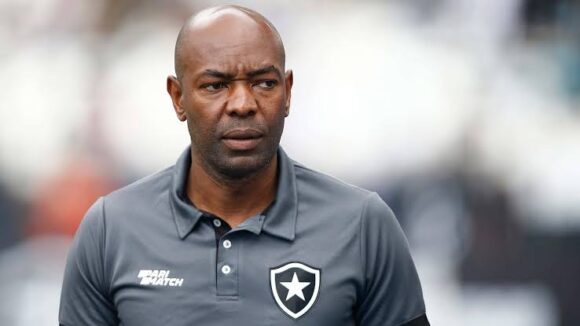 Claudio Caçapa, entraîneur intérimaire de Botafogo