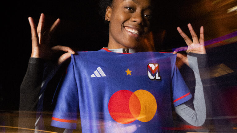 Le nouveau maillot extérieur de l'OL